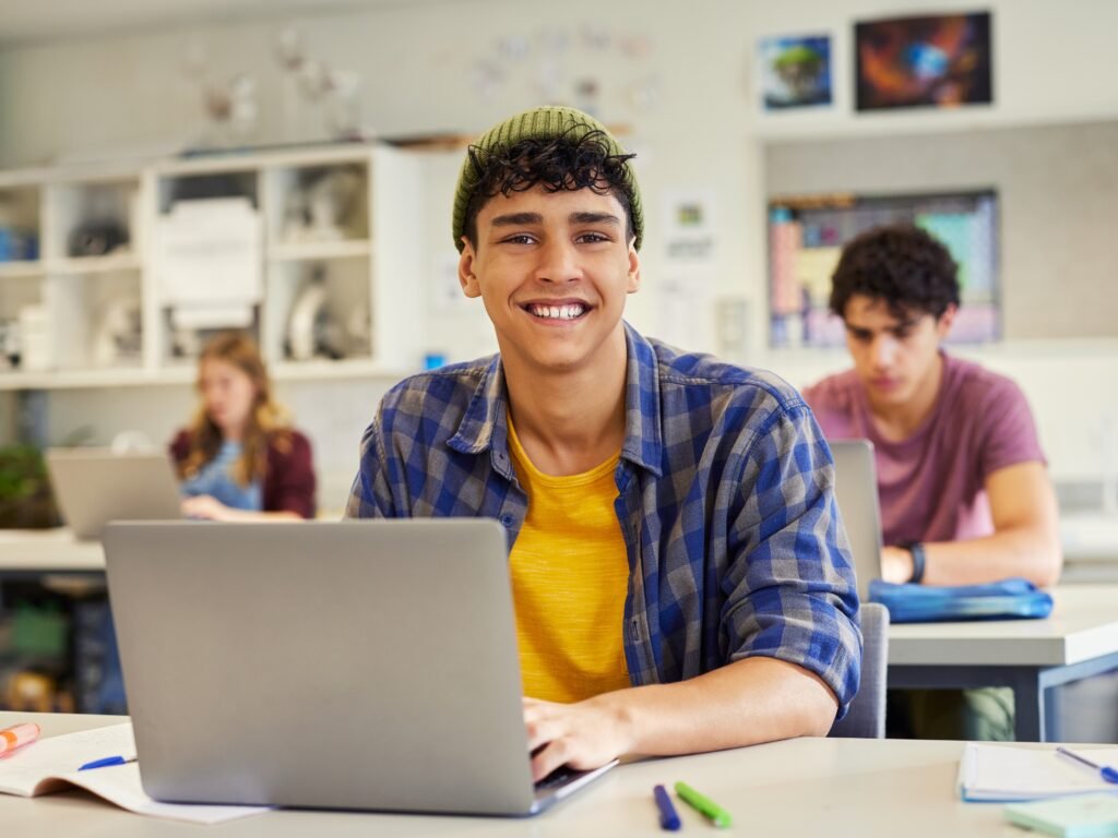 Students learning digital marketing practically in Kalyanpur